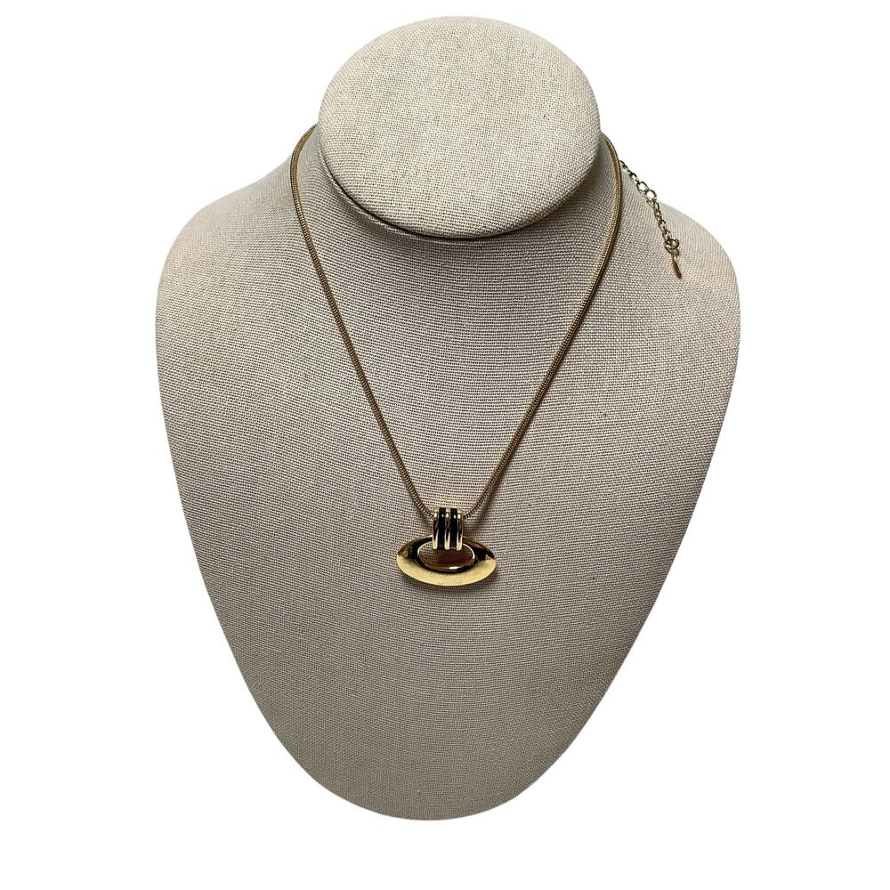 Carolina Herrera Gold Snake Chain Black Enamel Pendant Necklace Vintage F16-19